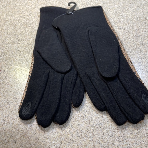 Snake 🐍 look GLOVES 🧤 BLACK AND BROWN LOVE ❤️ THE FAUX SNAKE SKIN LOOK. - Picture 5 of 6